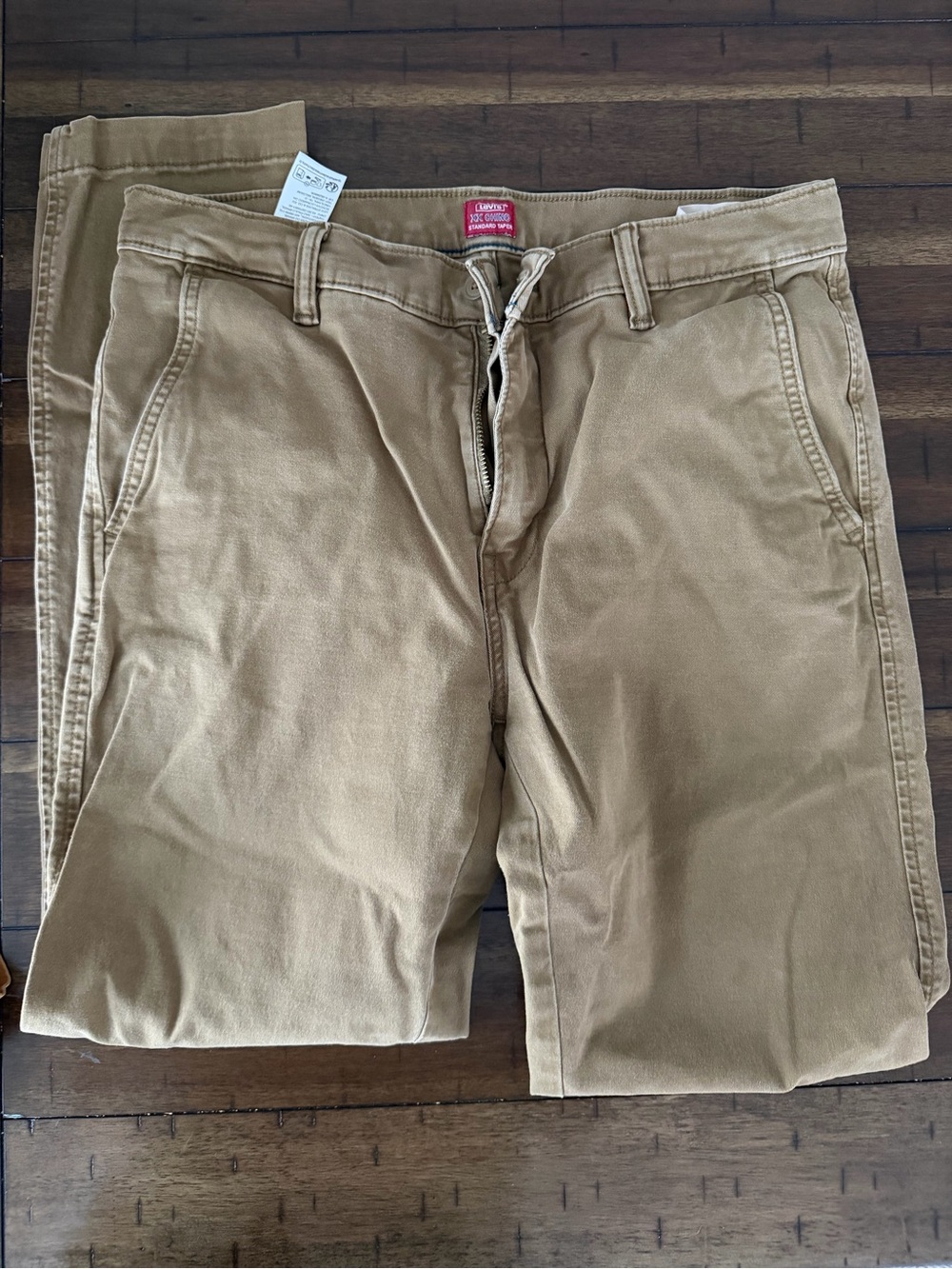 Levi’s Men's Chino Pants in Khaki - Classic Straight Fit
